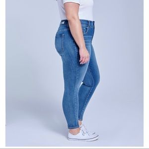 Seven7 Women's High Rise Tummyless Jean